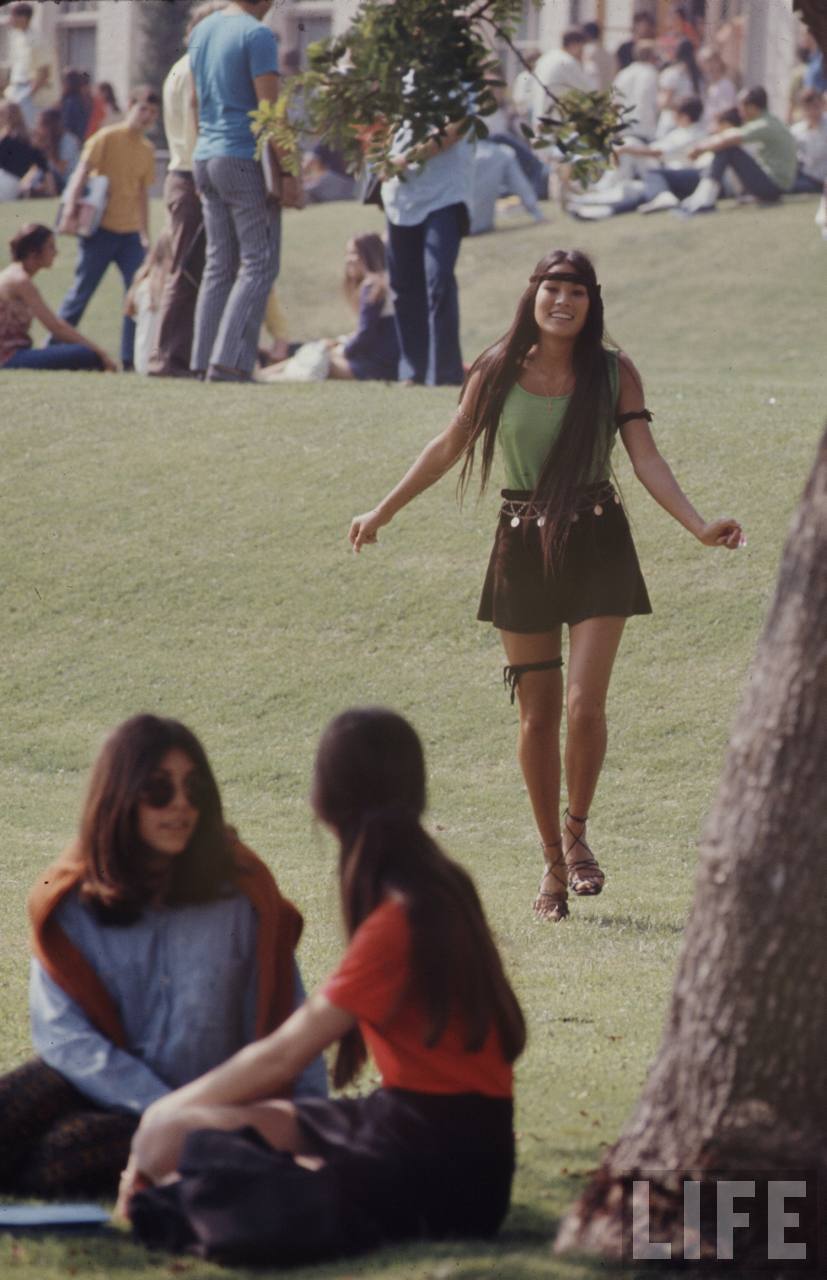 Miss Moss: High school fashions, 1969